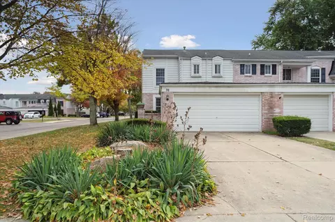 76 Stratford Ln, Rochester Hills, MI 48309