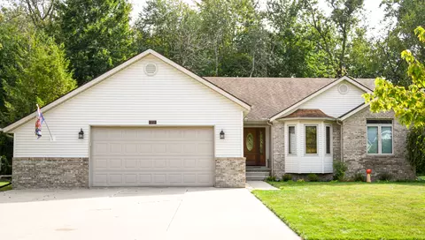 273 Rosewood Dr, Marysville, MI 48040