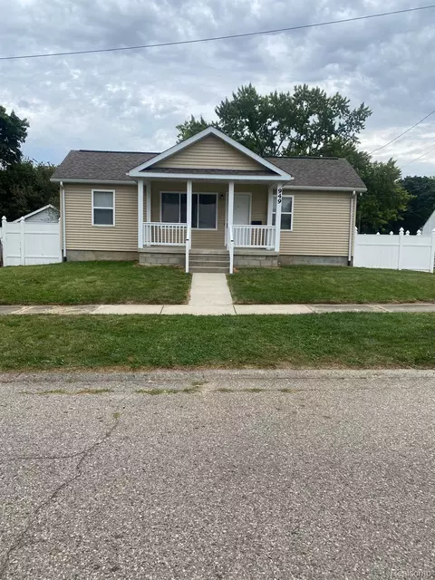 949 Hubbard Ave, Flint, MI 48503