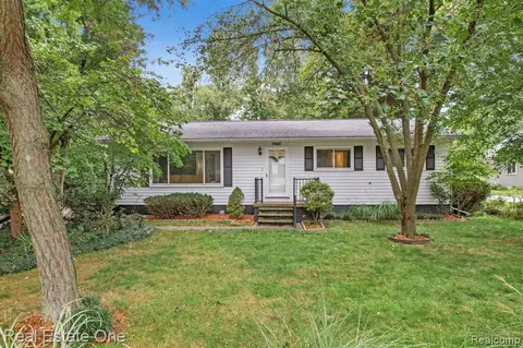 33720 Kirby St, Farmington Hills, MI 48335