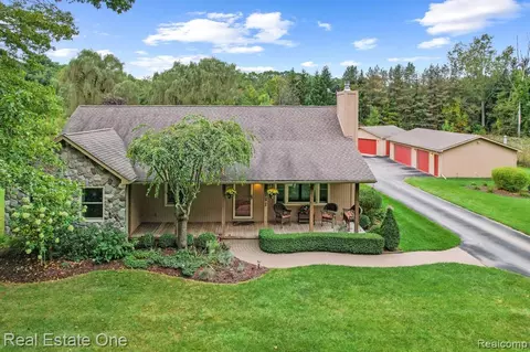 2882 N Labadie Rd, Milford, MI 48380