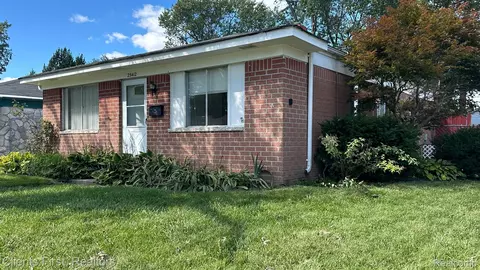 25412 Norfolk St, Dearborn Heights, MI 48125