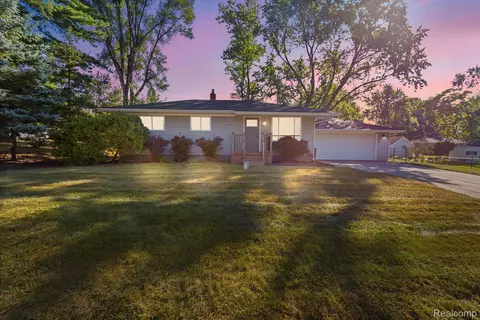 1601 Marylestone Dr, West Bloomfield, MI 48324