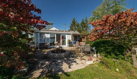 30305 Island Dr, Gibraltar, MI 48173