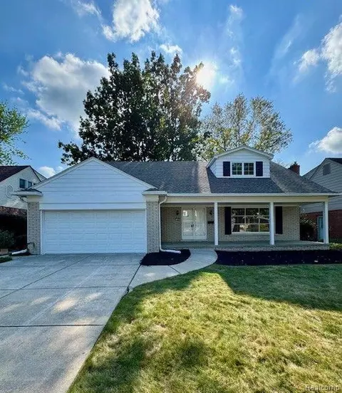 1425 Blairmoor Crt Ct, Grosse Pointe Woods, MI 48236