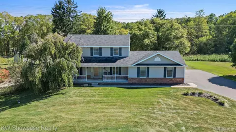 31202 Artesian Dr, Milford, MI 48381