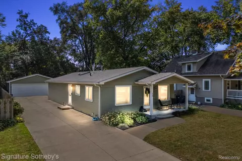 12 Kensington Blvd, Pleasant Ridge, MI 48069