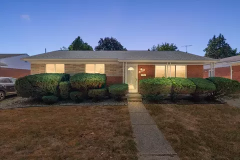 4906 Gerald St, Warren, MI 48092