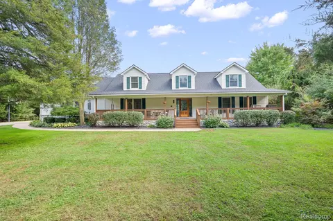 8285 Bishop Rd, Green Oak, MI 48116