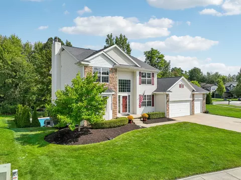 11257 Anya Dr, Hartland, MI 48353