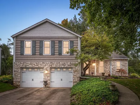 34928 Bunker Hill Dr, Farmington Hills, MI 48331