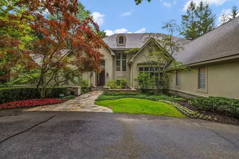 1504 Sodon Lake Dr, Bloomfield Hills, MI 48302