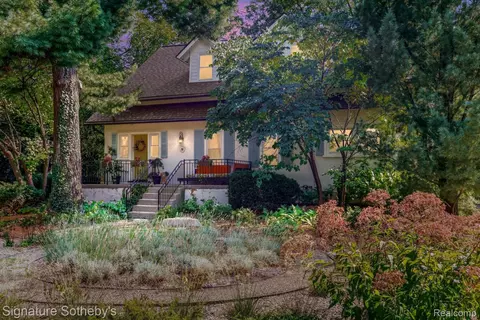 15 Poplar Park Blvd, Pleasant Ridge, MI 48069