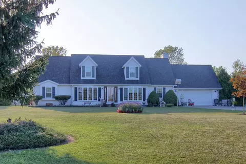 7797 War Rd, Frenchtown, MI 48166