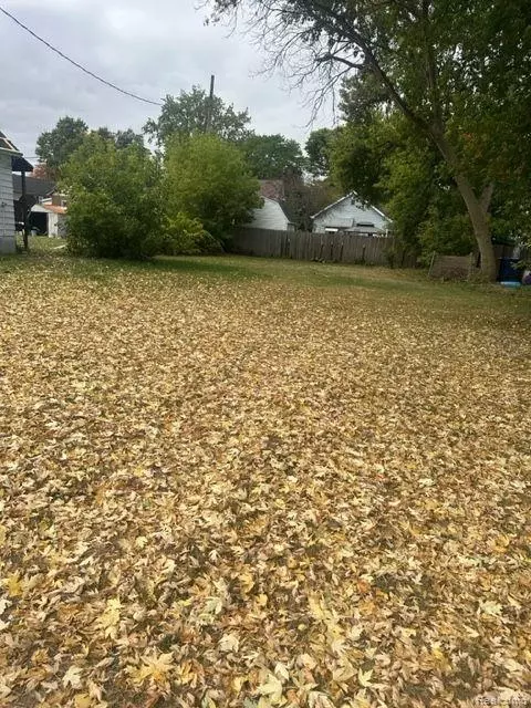 208 S Sheridan St, Bay City, MI 48708