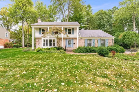 3254 Myddleton Dr, Troy, MI 48084