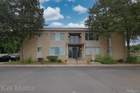 25535 Lahser Rd #A-4, Southfield, MI 48033