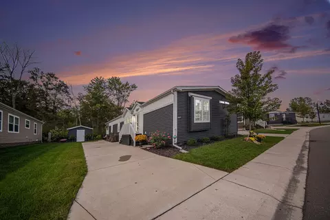 10873 Edwards Ln, Augusta, MI 48191