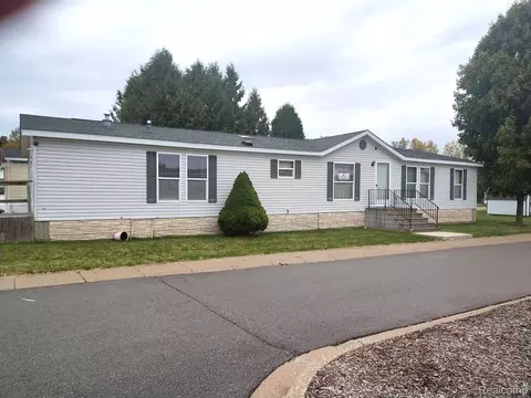 1208 Strawberry Crt Ct, Burton, MI 48529