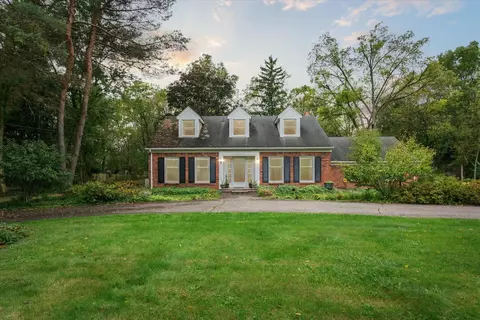 4040 Collins Rd, Oakland, MI 48306