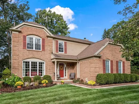 2898 Orbit Dr, Lake Orion, MI 48360