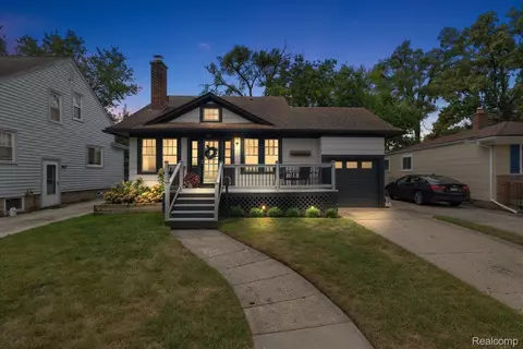 467 Cambridge Rd, Royal Oak, MI 48067