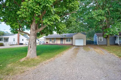 1447 Mintola Ave, Flint, MI 48532