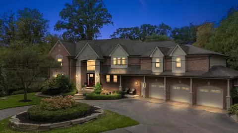 3111 Paint Creek Dr, Oakland, MI 48363