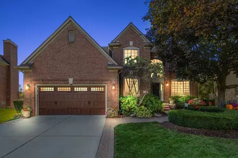 1241 Tulberry Cir, Rochester, MI 48306