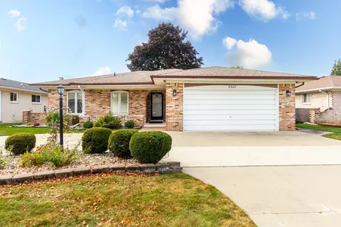 2542 Nadine Dr, Sterling Heights, MI 48310