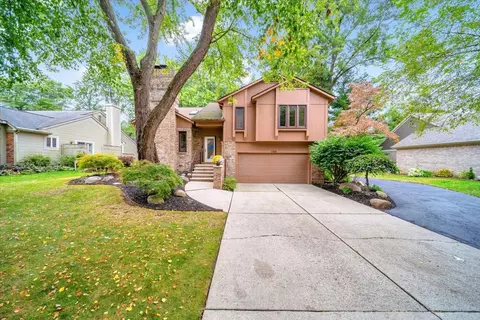 1766 Briarcliff St, Sylvan Lake, MI 48320