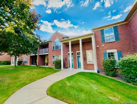 27104 Chesapeake Cir, Commerce, MI 48390