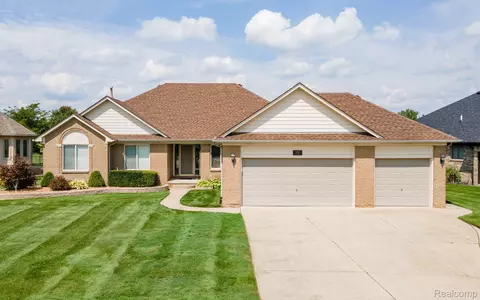 51031 Hook Dr, Macomb, MI 48042