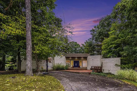 1972 Sherwood Gl Gln, Bloomfield Township, MI 48302