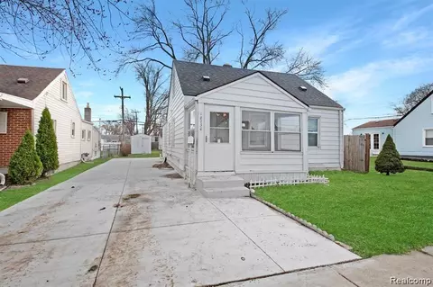 18730 Meier St, Roseville, MI 48066