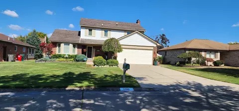 20811 Cannon Dr, Clinton Township, MI 48038