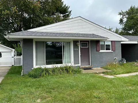 13430 Ivy St, Gibraltar, MI 48173