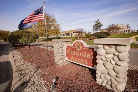 25311 Franklin Ter, South Lyon, MI 48178