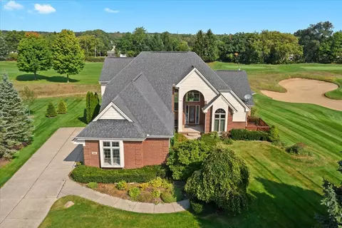 395 Prestwick Trl, Highland, MI 48357