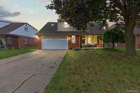 12160 Brougham Dr, Sterling Heights, MI 48312