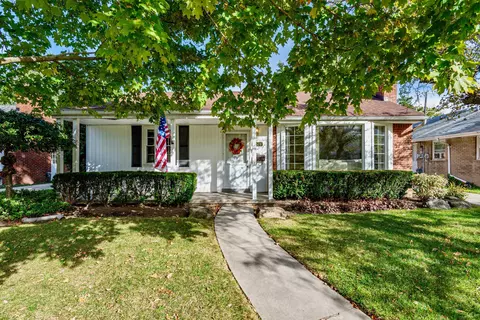 15526 Buckingham Ave, Beverly Hills, MI 48025