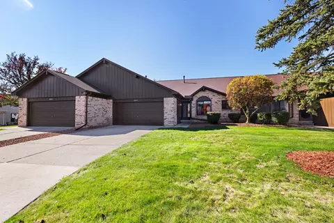 20602 Pine Meadow Dr, Clinton Township, MI 48036