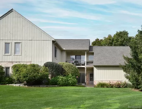 29439 Laurel Dr, Farmington Hills, MI 48331