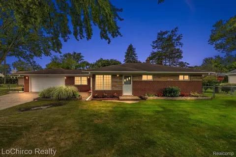 30041 Cherry Ln, Lyon, MI 48165