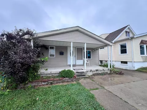 1470 Champaign Rd, Lincoln Park, MI 48146