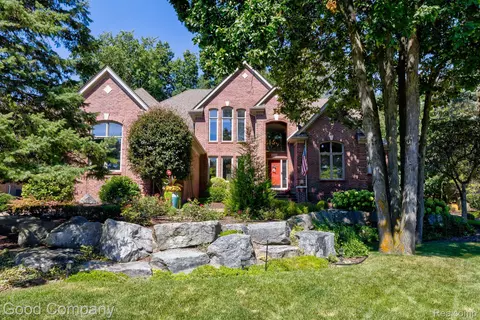 4915 Brookside Ln, Washington, MI 48094