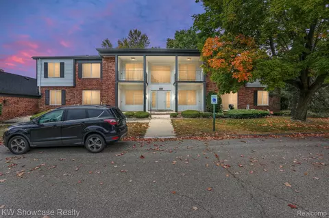 30606 Squires Trl #369, Farmington Hills, MI 48334