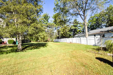 2 Roland, Hamburg, MI 48116