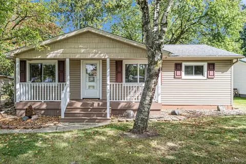 7141 Riegler St, Grand Blanc, MI 48439