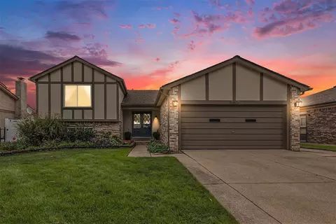 35826 Foothill Dr, Sterling Heights, MI 48312